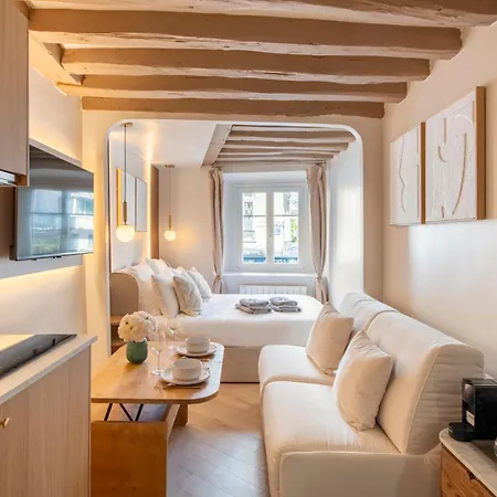 Louvre - Rivoli - Designer - Sleeps 3p